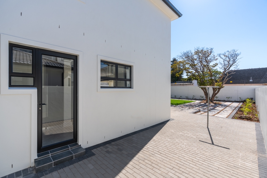 To Let 4 Bedroom Property for Rent in Pinelands Western Cape